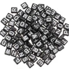 Mărgele litere din plastic 7x8 mm - alb-negru, două găuri