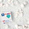 Imagine 3/5 - Plastilină care se întărește la coacere  FIMO Effect, 57 g - granit alb cu efect de piatra (8010-003)