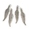 Ornament metalic Charm, 4 buc - pana de pasare