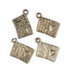 Charm, ornament metalic, 4 cărți
