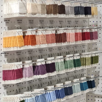 Ață pentru broderie Anchor Linen, 15 m - în diverse culori