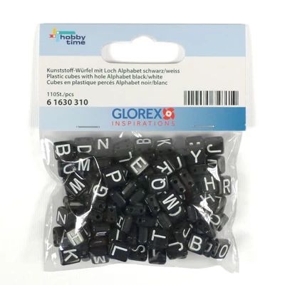 Mărgele litere din plastic 7x8 mm - alb-negru, două găuri
