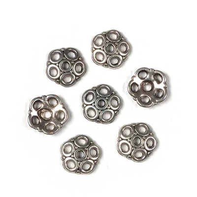 Charm, ornament metalic, 7 buc - capace cu 5 dinti, 8 mm