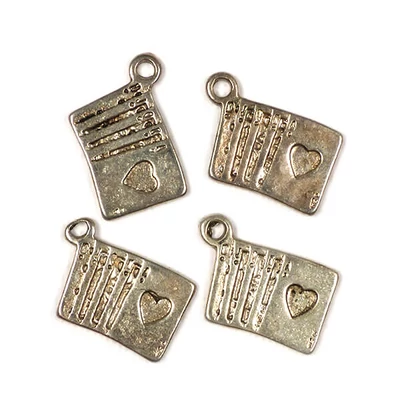 Charm, ornament metalic, 4 cărți