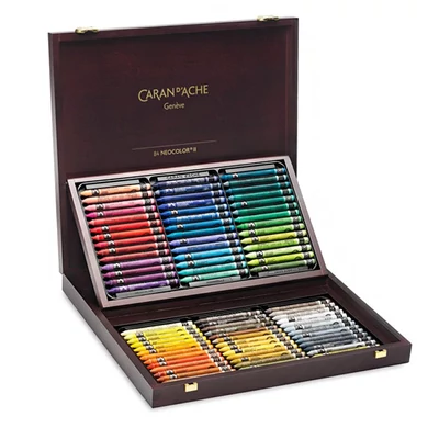 Set crete acuarelă Caran d'Ache Classic Neocolor II, într-o cutie elegantă din lemn - 84 buc