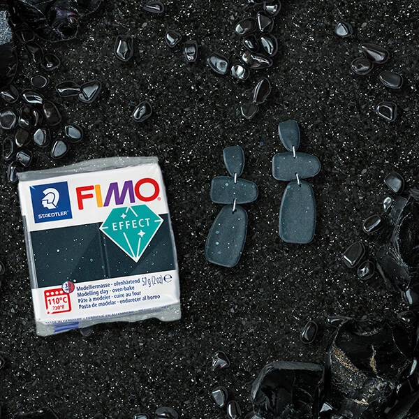 Plastilină care se întărește la coacere  FIMO Effect, 57 g - granit negru cu efect de piatra (8010-903)