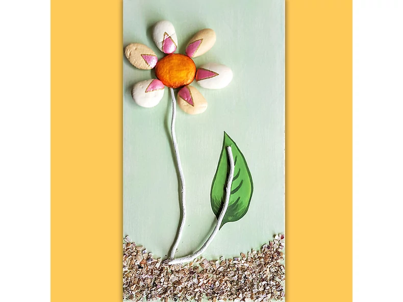 Decorațiune florală cu pietricele