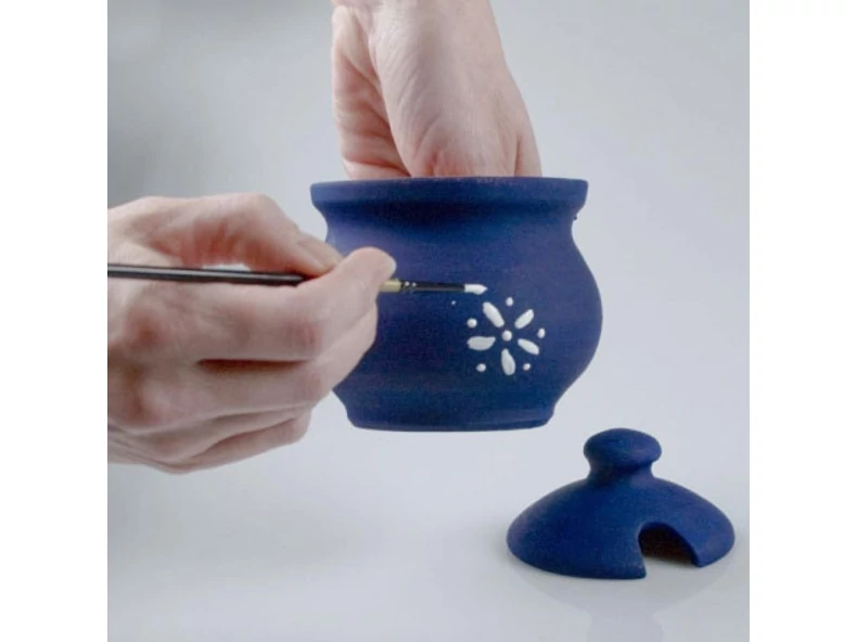 Pictură ceramică cu colorant albastru