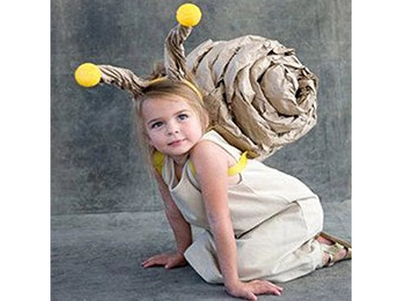 Cozonac costum de carnaval din hârtie natron