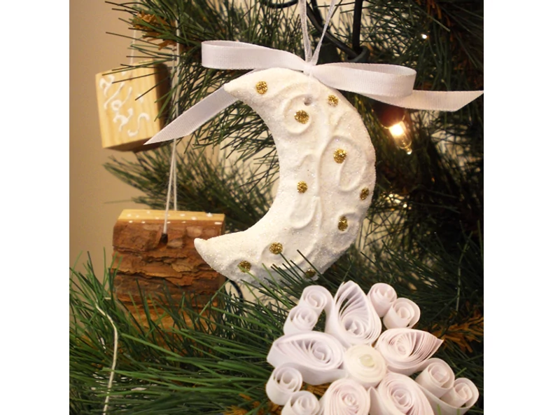 Decoratiuni de Craciun sclipitoare realizate din plastilina Fimo pentru cuptorul cu microunde