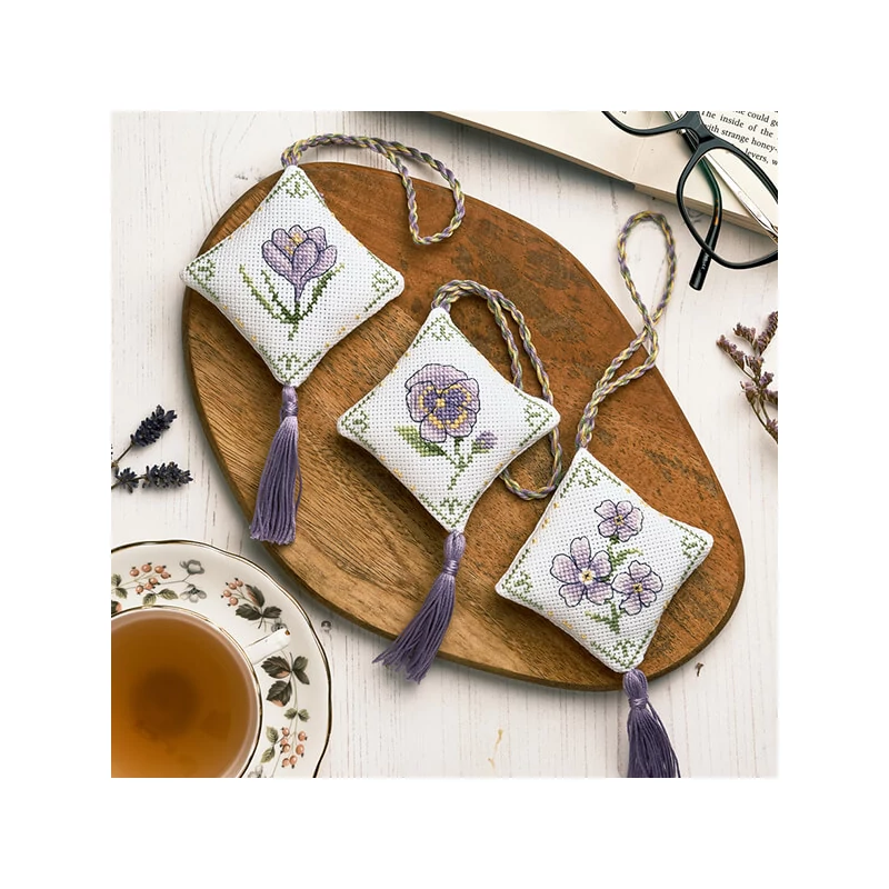 Kit broderie cu punct de cruce,  Anchor  Spring Decorations  - Flori de primavara, mov