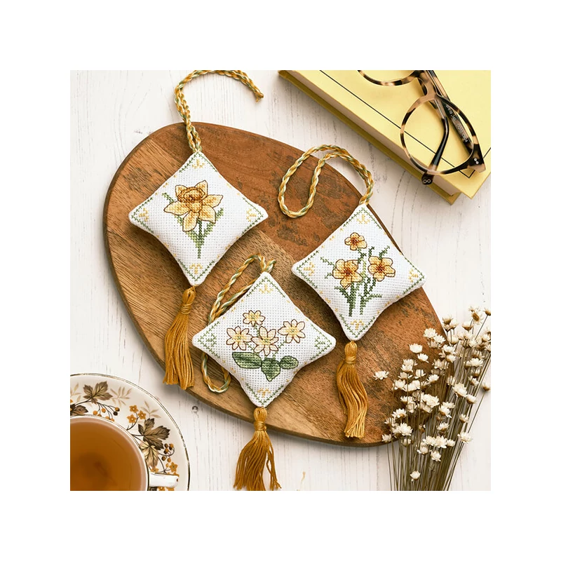 Kit broderie cu punct de cruce,  Anchor  Spring Decorations  - Flori de primavara, galben